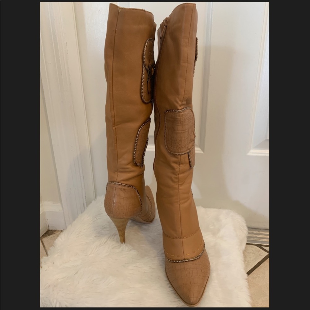 Heeled boots
